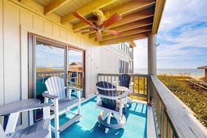 Outdoor dining - Ideally located coastal condo with Gulf views, private balcony & beach access (Perdido Key)