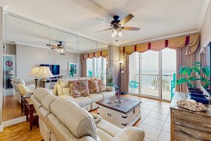 TV, offices - Gorgeous beachfront condo, shared pool and beach access (Panama City Beach)