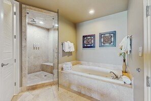 Shower, towels - Elegant, Gulf-Front Condo w/ Large Balcony, Beach Access & Shared Pool/Gym (Perdido Key)