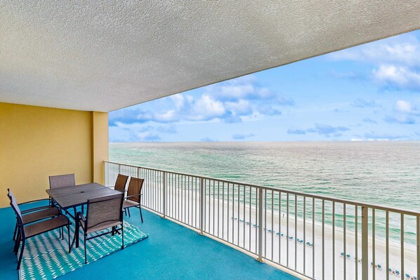 Outdoor dining - Gulf-front condo with huge balcony & on-site pools, hot tub, gym, beach access (Panama City Beach)