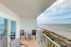 Property grounds - Oceanfront condo with beach access, pools & hot tubs (Panama City Beach)