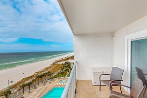 Property grounds - Oceanfront condo with beach access, pools & hot tubs (Panama City Beach)