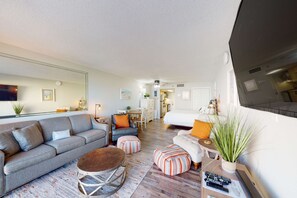 TV, DVD player, offices - Fourth floor, cozy oceanfront condo w/ pool access, ocean view (Fort Walton Beach)