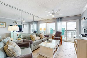 TV, DVD player, offices - Beachfront condo with beach setup- close to everything (Fort Walton Beach)