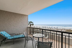 Property grounds - 2nd-floor, updated condo with Gulf-front views - short drive to shopping (Fort Walton Beach)