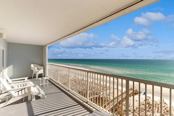 Property grounds - Large, sixth-floor oceanfront condo with ocean views, pool access, & central AC (Fort Walton Beach)