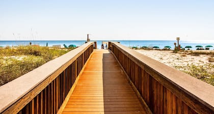 Island Echos 3P. Cozy Gulf-front condo with 2 beach chairs - close to entertainment