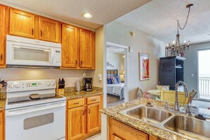 Fridge, microwave, oven, stovetop - Artsy beach condo with amazing views, bi-level pool & gym - near the beach (Panama City Beach)