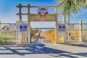 Property grounds - Beachfront condo in gated resort | Pools & Hot tub (Panama City Beach)