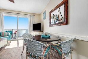 Dining - Beachfront condo with amazing balcony views, pool & complimentary beach chairs (Panama City Beach)