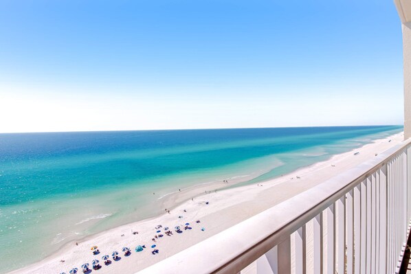 On the beach - 12th-Floor, Beachfront Condo with Fast WiFi, Shared Pools, Hot Tub, Fitness Room (Panama City Beach)