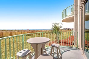 Outdoor dining - Gulf-front condo with pool & tennis court access, W/D, & AC (Perdido Key)