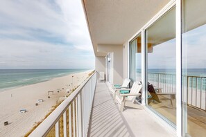 Property grounds - Picturesque beachfront condo with gym, BBQ area, pools & hot tub (Panama City Beach)