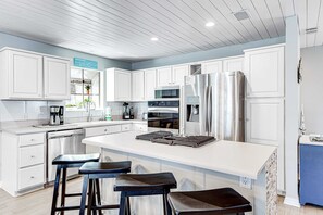 Fridge, microwave, oven, stovetop - Stylish dog-friendly home with private pool, ocean view, & high-speed WiFi (Panama City Beach)