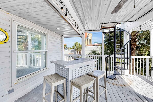 Outdoor dining - Stylish dog-friendly home with private pool, ocean view, & high-speed WiFi (Panama City Beach)