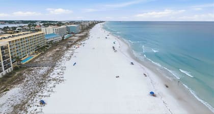 Oceanfront Condo with Shared Pool & Hot Tub, Ocean View, & Private Washer&Dryer