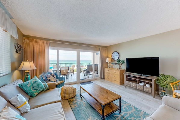 TV, DVD player - Luxury, oceanfront condo with outdoor pool & patio - snowbird-friendly (Miramar Beach)