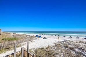 Beach nearby - Beach Peach Large Patio, Grill, Beach Pavillion, Nearby Activities (Miramar Beach)