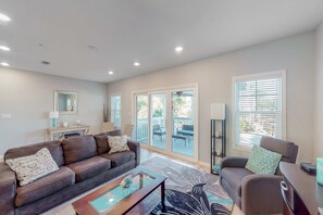 TV, offices - Pretty townhome with pools & hot tub - less than half-mile to beach (Perdido Key)