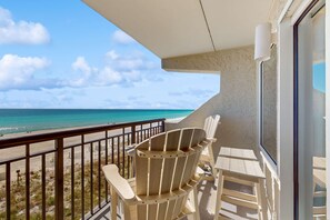 Property grounds - 4th-floor, bright, Gulf-front condo with views - close to entertainment (Fort Walton Beach)