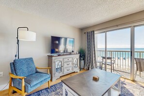 TV, DVD player, offices - Fourth floor oceanfront studio w/ ocean views, pool access, central AC, and WiFi (Fort Walton Beach)