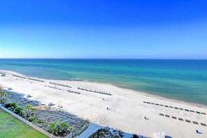 On the beach - Gorgeous beachfront condo, shared pool and beach access (Panama City Beach)