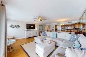 TV, DVD player, offices - Open & airy third-floor condo with great ocean views - close to dining (Fort Walton Beach)
