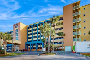 Exterior - Gulf front condo w/ beach setup included - near entertainment (Fort Walton Beach)