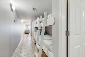 1 bedroom, iron/ironing board, WiFi, bed sheets - Gulf front condo w/ beach setup included - near entertainment (Fort Walton Beach)