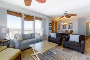 TV, DVD player, offices - Chic & stylish beachfront condo with wraparound balcony, pools, & gym (Panama City Beach)