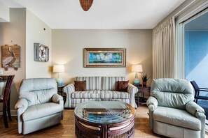 TV, offices - Beachfront condo with incredible views, pool, hot tub & fitness center (Panama City Beach)