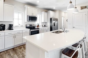 Fridge, microwave, oven, stovetop - Perdido Key Incredible Lake Views, Beach Chairs & Umbrella (Perdido Key)