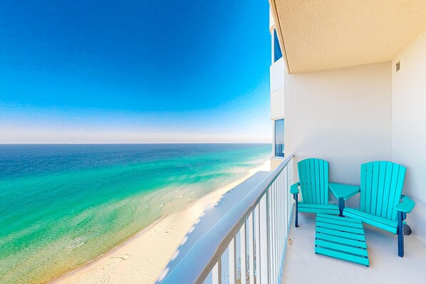 Property grounds - Inviting gulf-front condo w/ beach service, pools, hot tubs & fitness center (Panama City Beach)