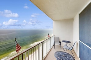 Property grounds - 22nd-floor beachfront condo with Gulf views, hot tub, pools, sauna, gym, balcony (Panama City Beach)