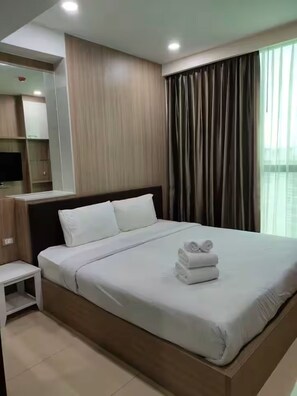 1 bedroom, WiFi - 1 BR 5mins to beach high floor Dusit Grand Condo (Muang Pattaya)