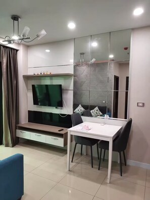 Interior - 1 BR 5mins to beach high floor Dusit Grand Condo (Muang Pattaya)