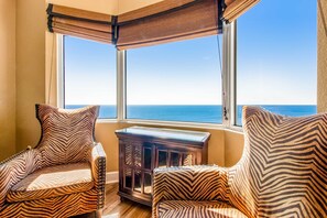 Interior - Waterfront condo with furnished balcony, hot tub, pools & gym (Panama City Beach)