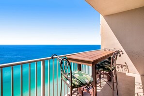 Outdoor dining - Waterfront condo with furnished balcony, hot tub, pools & gym (Panama City Beach)