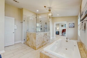 Shower, hair dryer, towels - Waterfront Private Dock & Hot Tub, Pet Friendly HOME with Beach/Ocean views, Grill & Wifi (Pensacola)
