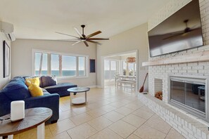 TV, DVD player, offices - Waterfront Private Dock & Hot Tub, Pet Friendly HOME with Beach/Ocean views, Grill & Wifi (Pensacola)