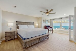 3 bedrooms, iron/ironing board, travel cot, WiFi - Waterfront Private Dock & Hot Tub, Pet Friendly HOME with Beach/Ocean views, Grill & Wifi (Pensacola)