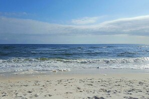 Beach nearby - Modern home with large backyard, deck, and close to the beach (Perdido Key)