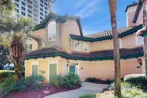Exterior - Spacious beach condo with shared pool near shops/dining/entertainment (Miramar Beach)