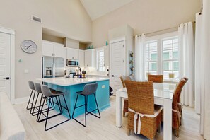 Dining - Cozy coastal home with private pool, decks and close to beach (Santa Rosa Beach)