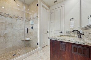 Shower, towels - Waterfront retreat with heated pool, tennis, golf, & golf carts (Miramar Beach)