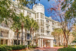 Exterior - Modern comfort at the Grand with on-site pool, hot tub & fitness center (Miramar Beach)