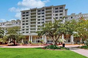 Exterior - Modern comfort at the Grand with on-site pool, hot tub & fitness center (Miramar Beach)