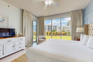 2 bedrooms, iron/ironing board, WiFi, bed sheets - Beach haven with patio, lagoon pool, hot tub & pickleball - walk to beach (Panama City)