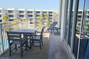Outdoor dining - 5th Floor Welcoming Condo At Waterscape! Steps To Beach! Lazy River (Fort Walton Beach)