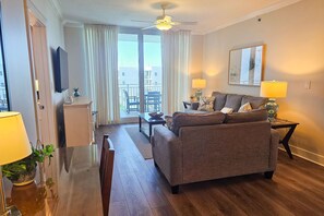 TV, DVD player, offices - 5th Floor Welcoming Condo At Waterscape! Steps To Beach! Lazy River (Fort Walton Beach)